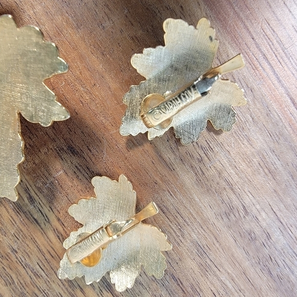 Vintage Sarah Coventry Leaf Pin Brooch & Clip on Earrings Set 1960s 1970s - Picture 11 of 14